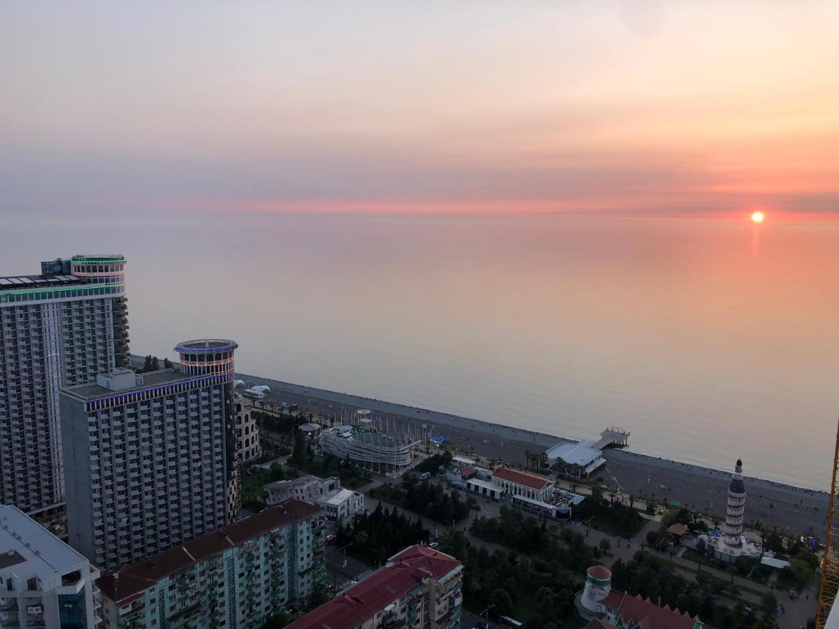 Orbi City Apartments On The Beach Batumi Exteriör bild