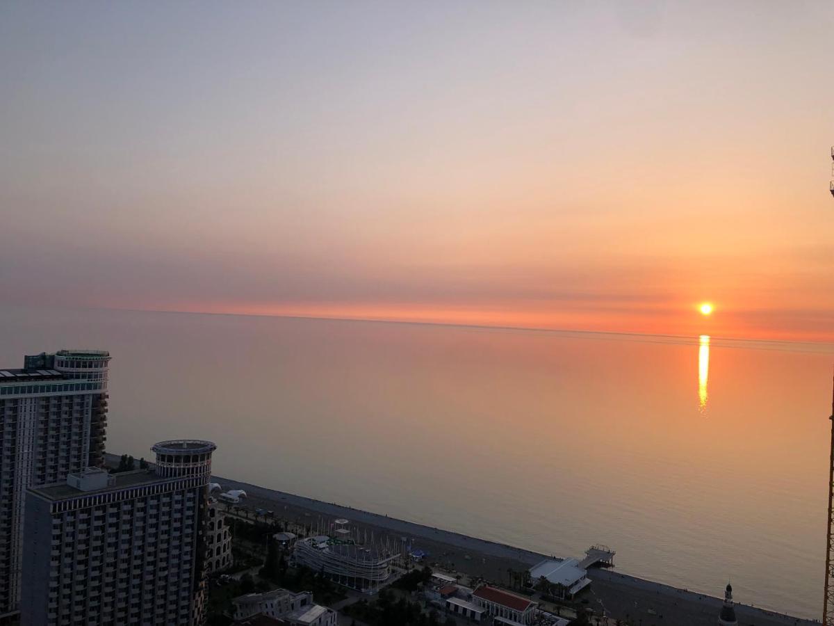 Orbi City Apartments On The Beach Batumi Exteriör bild