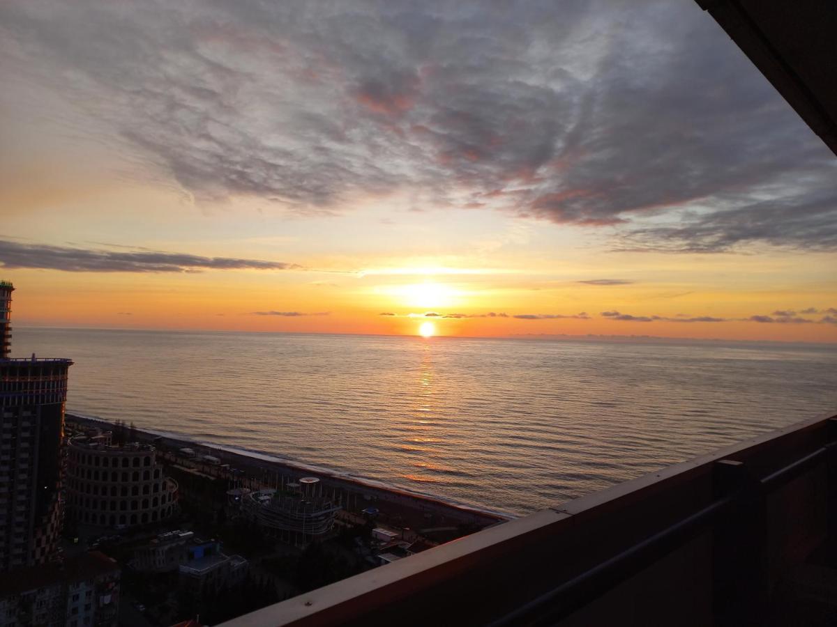 Orbi City Apartments On The Beach Batumi Exteriör bild