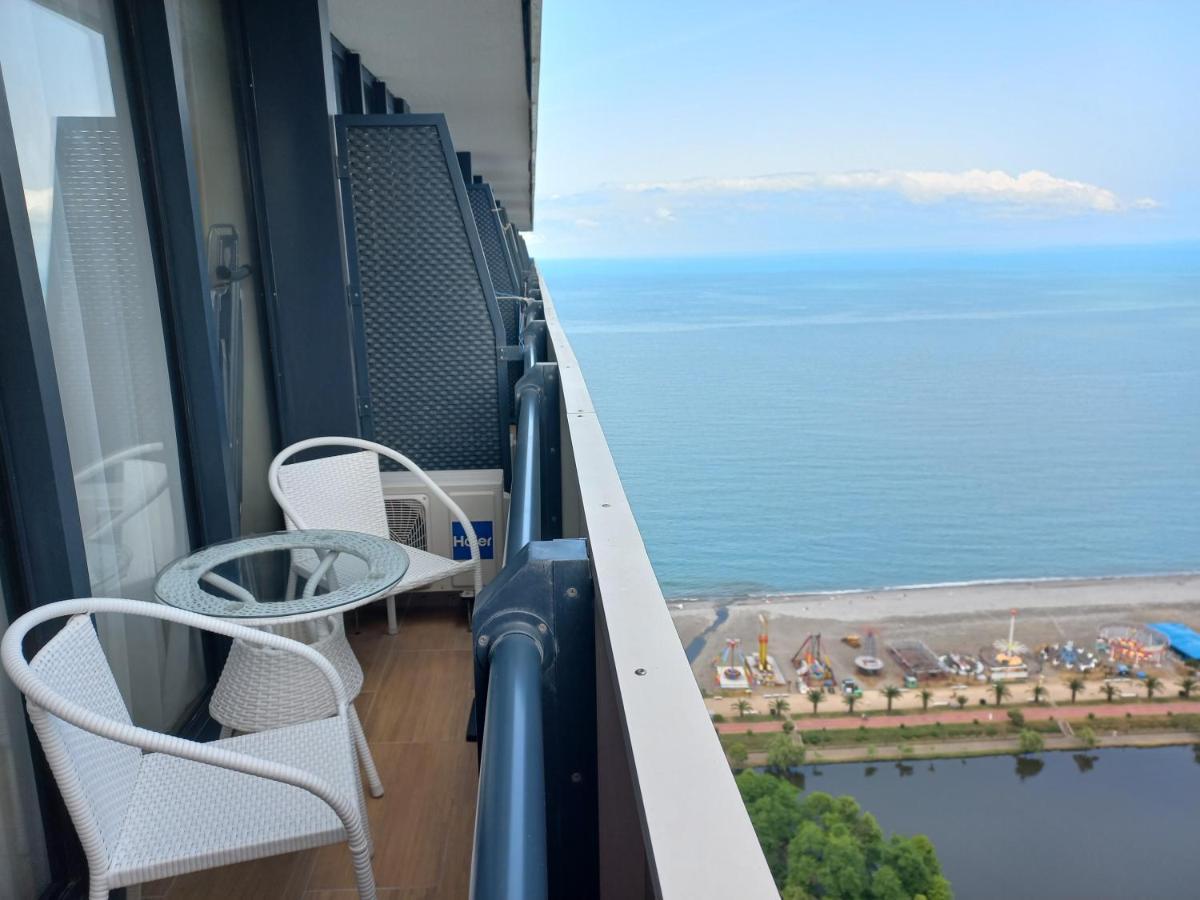 Orbi City Apartments On The Beach Batumi Exteriör bild