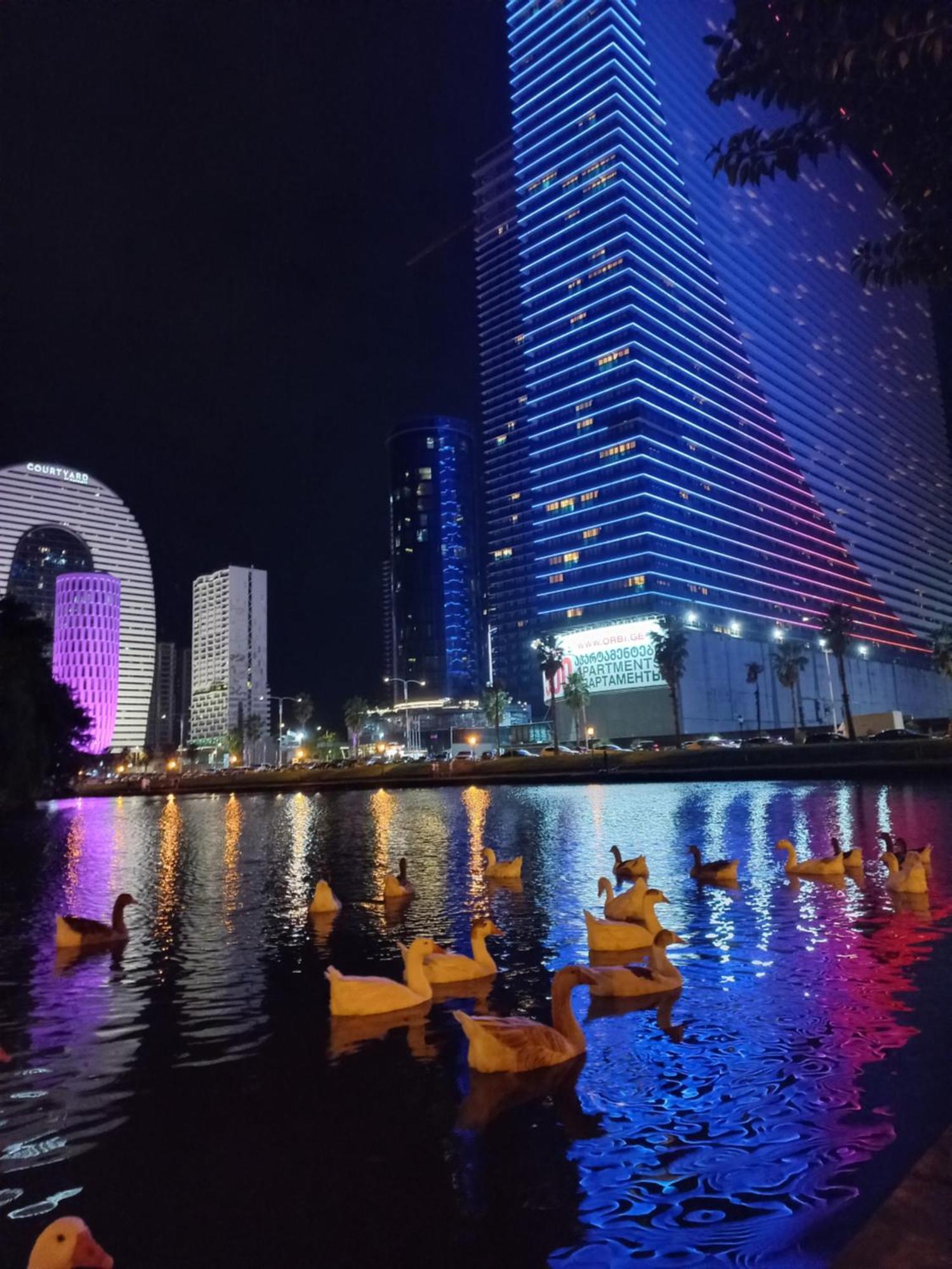 Orbi City Apartments On The Beach Batumi Exteriör bild