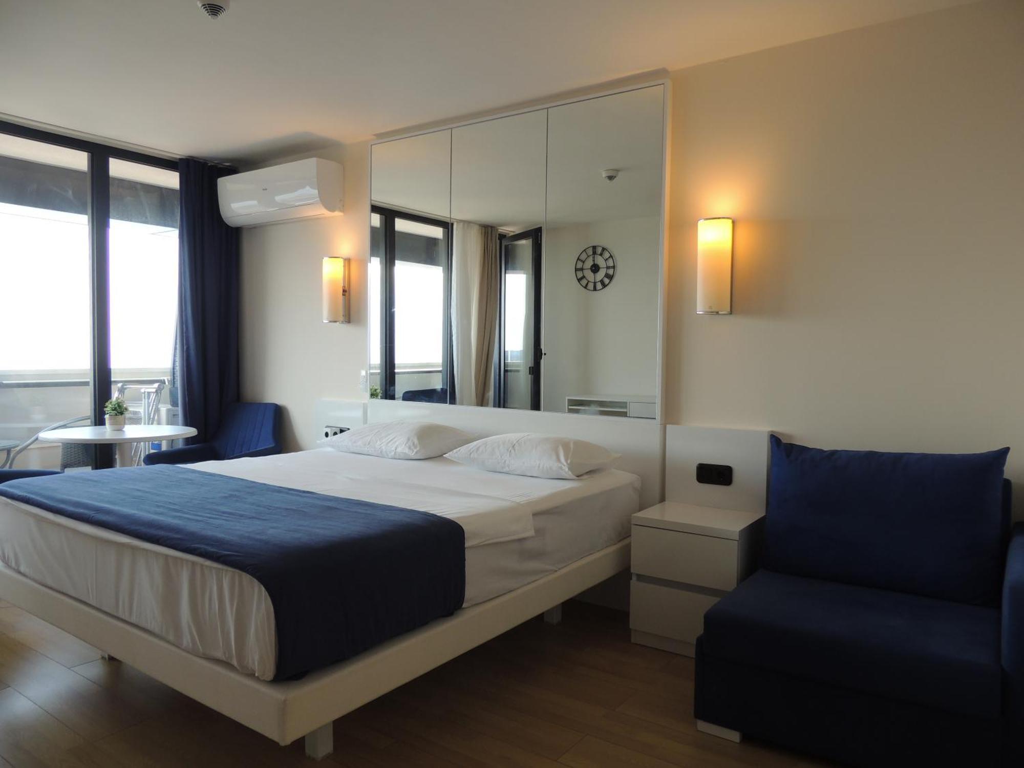 Orbi City Apartments On The Beach Batumi Exteriör bild