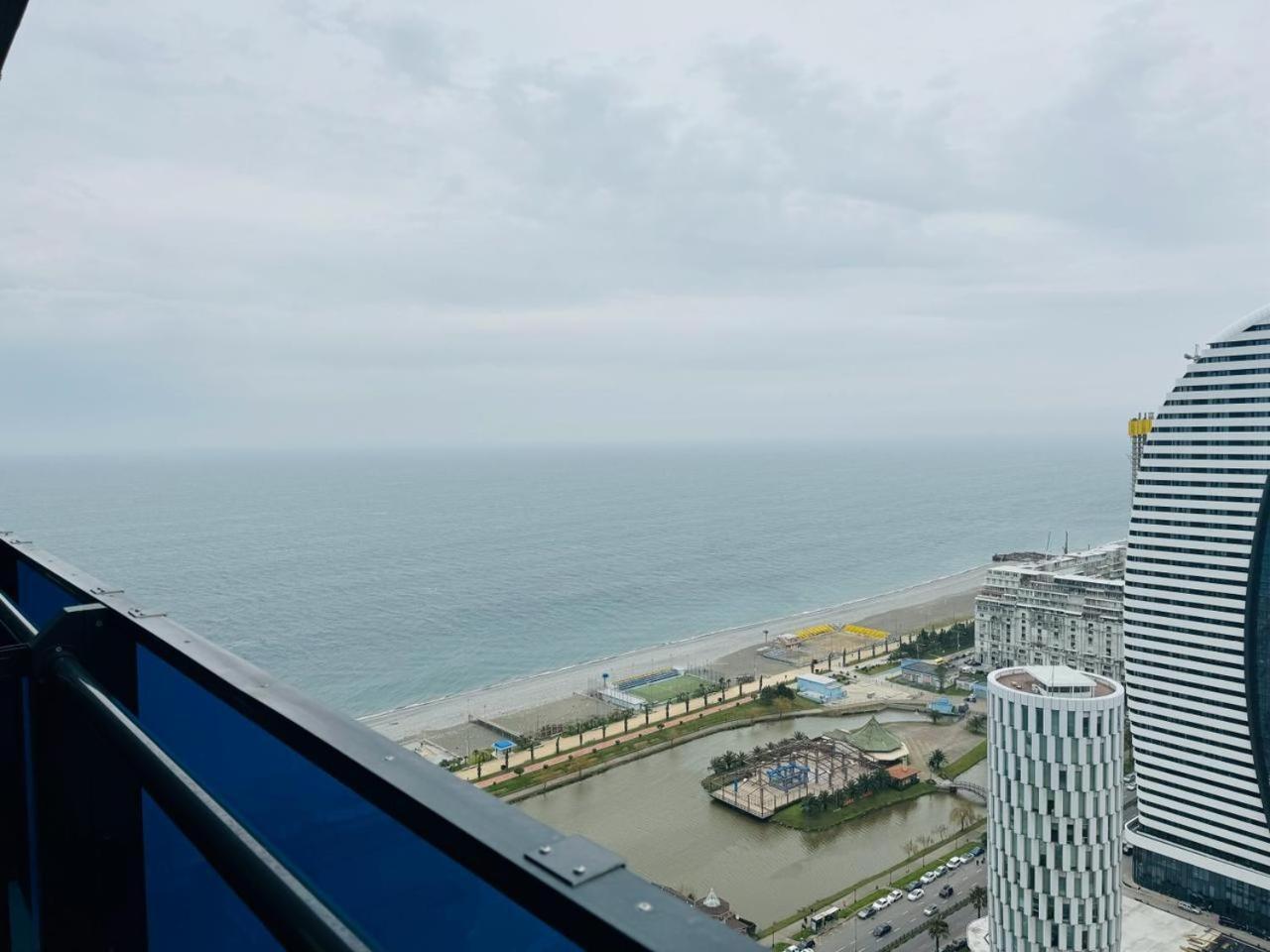 Orbi City Apartments On The Beach Batumi Exteriör bild